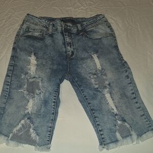 Trendy Distressed Ankle Jeans in Light Blue